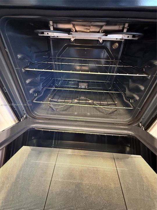 Active With Contract: $499,900 (3 beds, 2 baths, 1379 Square Feet)