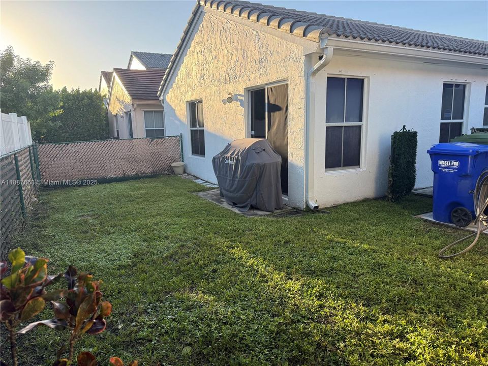 Active With Contract: $499,900 (3 beds, 2 baths, 1379 Square Feet)