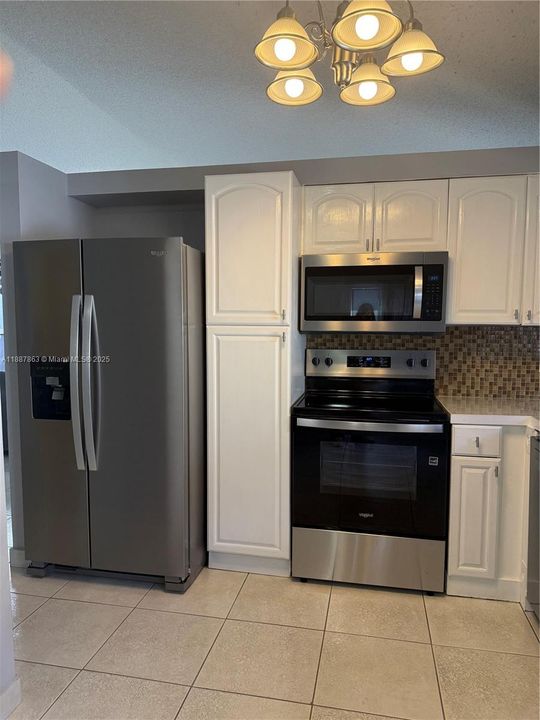 Active With Contract: $499,900 (3 beds, 2 baths, 1379 Square Feet)