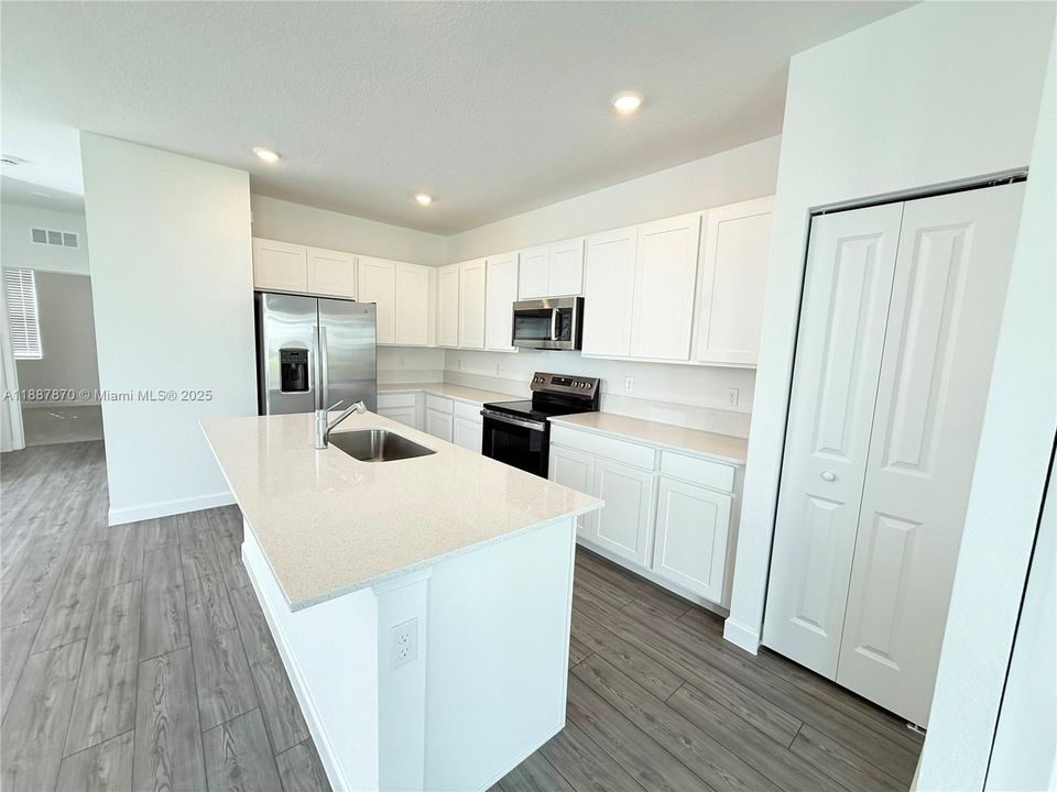 Recientemente alquilado: $2,500 (3 camas, 2 baños, 0 Pies cuadrados)