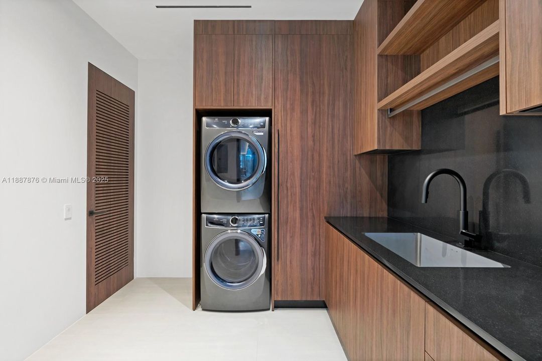 En Venta: $7,899,000 (6 camas, 5 baños, 4547 Pies cuadrados)