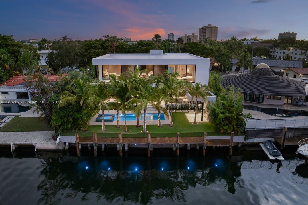 En Venta: $7,899,000 (6 camas, 5 baños, 4547 Pies cuadrados)