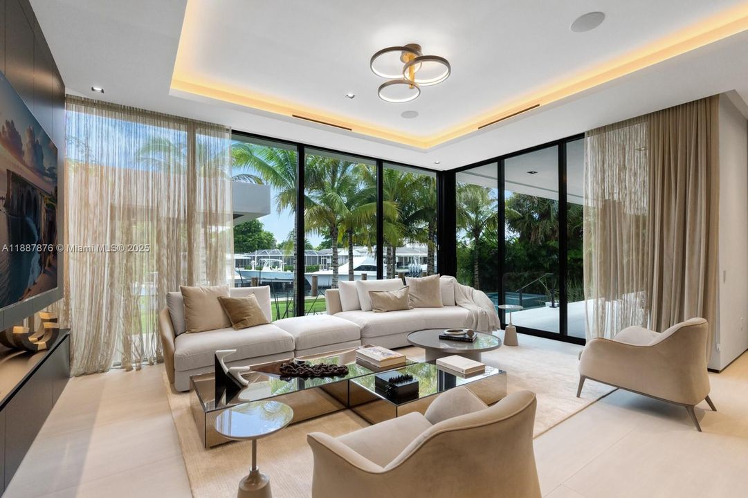 En Venta: $7,899,000 (6 camas, 5 baños, 4547 Pies cuadrados)