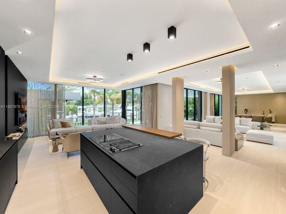 En Venta: $7,899,000 (6 camas, 5 baños, 4547 Pies cuadrados)