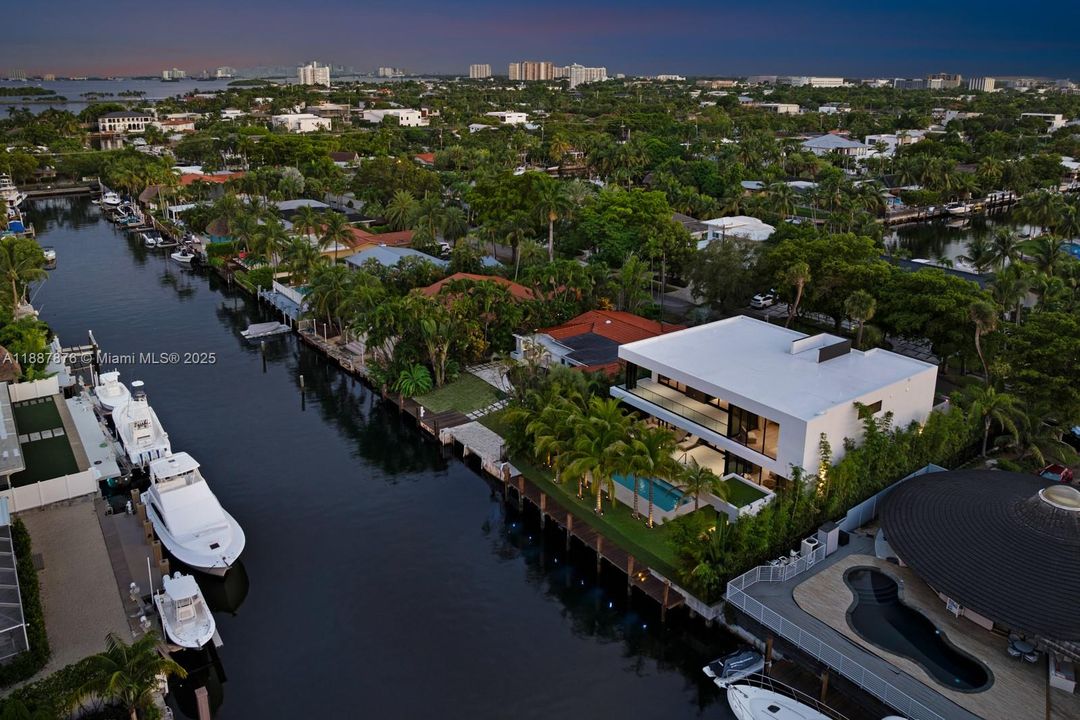 En Venta: $7,899,000 (6 camas, 5 baños, 4547 Pies cuadrados)