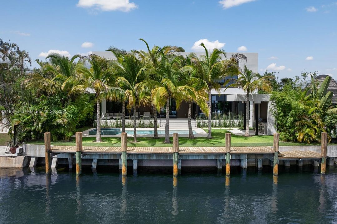 En Venta: $7,899,000 (6 camas, 5 baños, 4547 Pies cuadrados)