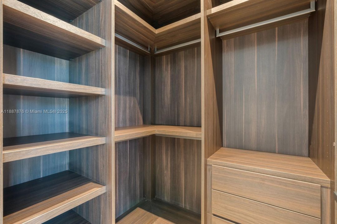 En Venta: $7,899,000 (6 camas, 5 baños, 4547 Pies cuadrados)