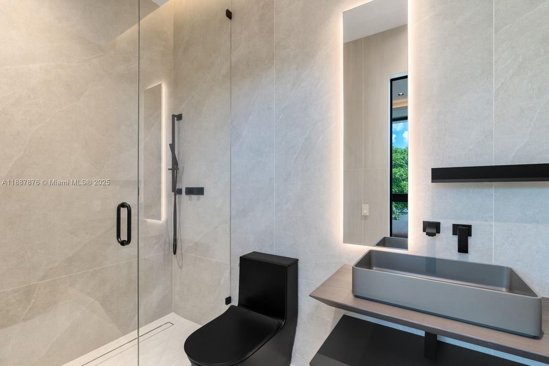 En Venta: $7,899,000 (6 camas, 5 baños, 4547 Pies cuadrados)