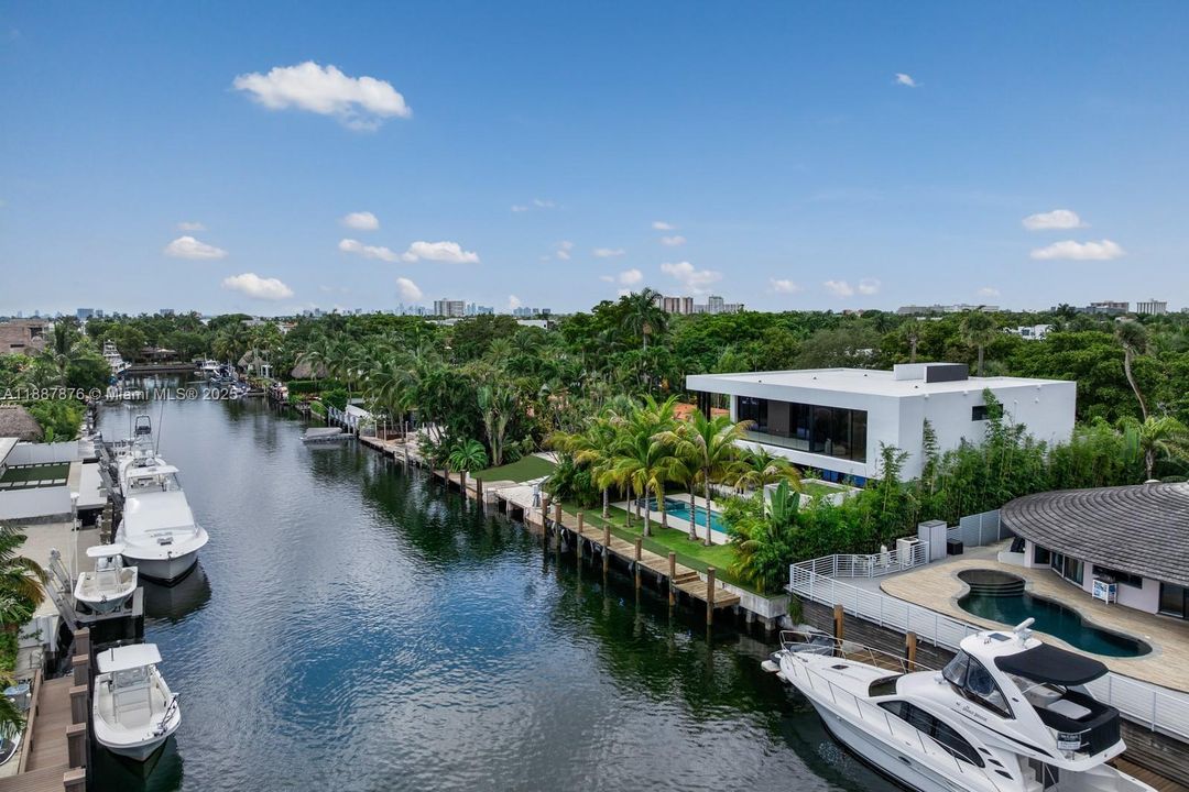 En Venta: $7,899,000 (6 camas, 5 baños, 4547 Pies cuadrados)