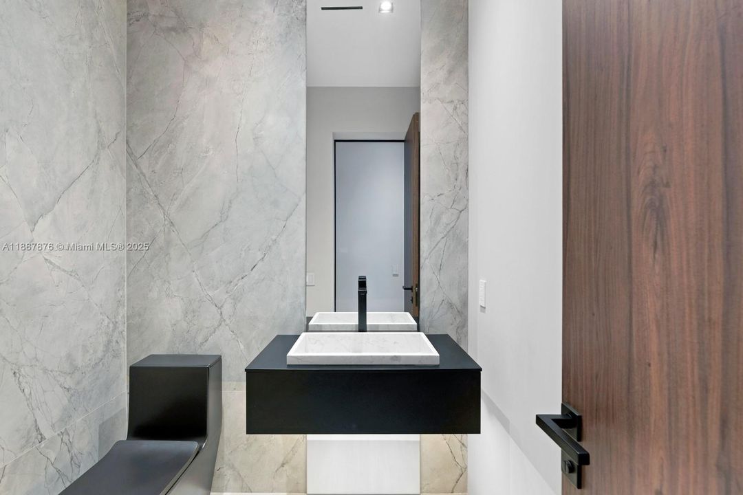 En Venta: $7,899,000 (6 camas, 5 baños, 4547 Pies cuadrados)