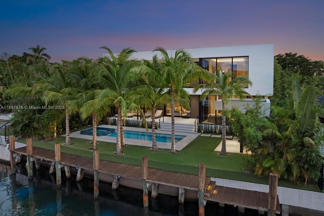 En Venta: $7,899,000 (6 camas, 5 baños, 4547 Pies cuadrados)