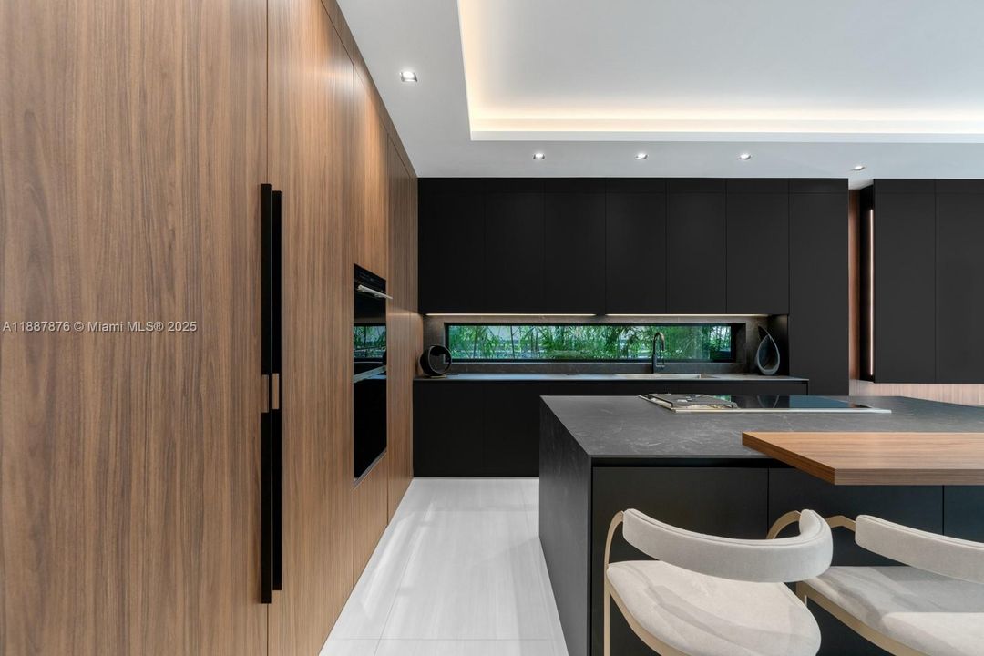 En Venta: $7,899,000 (6 camas, 5 baños, 4547 Pies cuadrados)