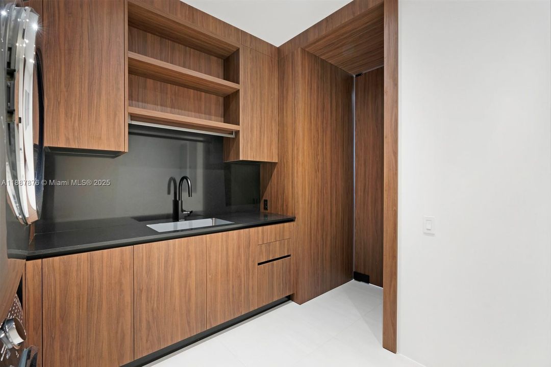 En Venta: $7,899,000 (6 camas, 5 baños, 4547 Pies cuadrados)