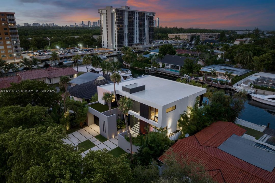 En Venta: $7,899,000 (6 camas, 5 baños, 4547 Pies cuadrados)