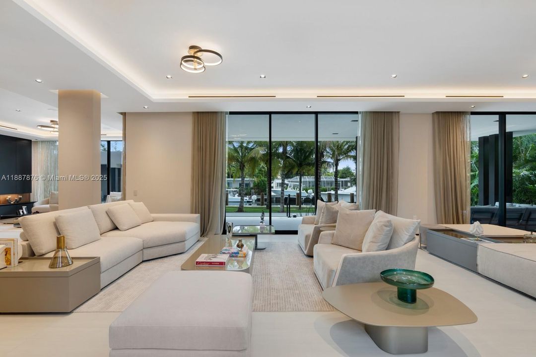 En Venta: $7,899,000 (6 camas, 5 baños, 4547 Pies cuadrados)