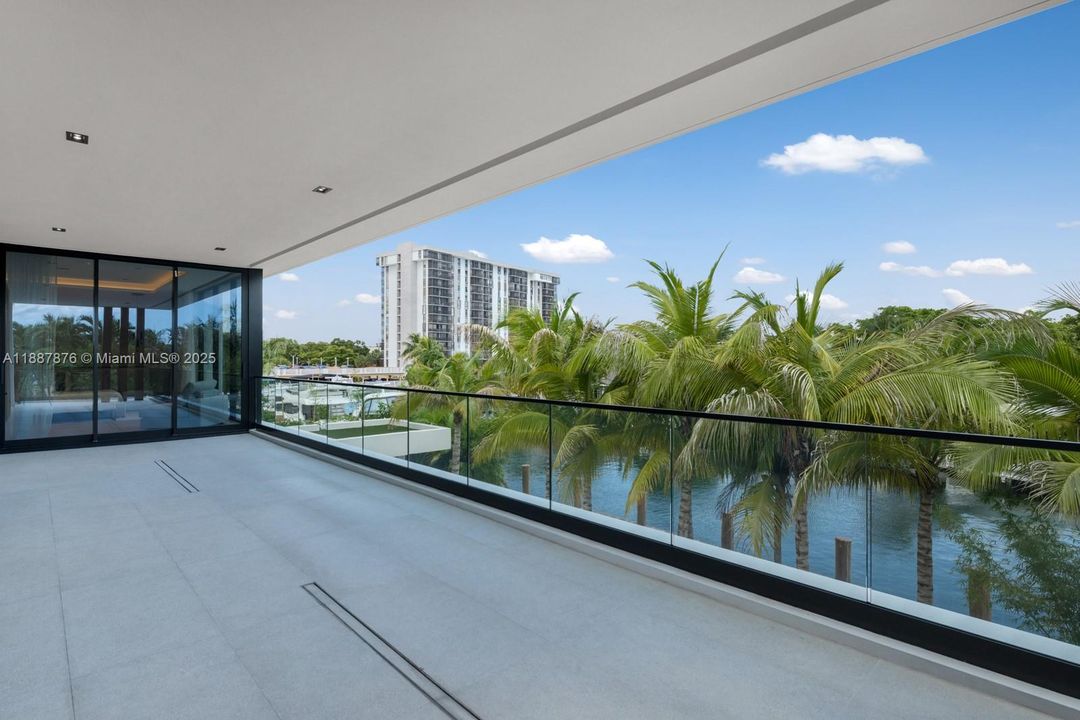 En Venta: $7,899,000 (6 camas, 5 baños, 4547 Pies cuadrados)