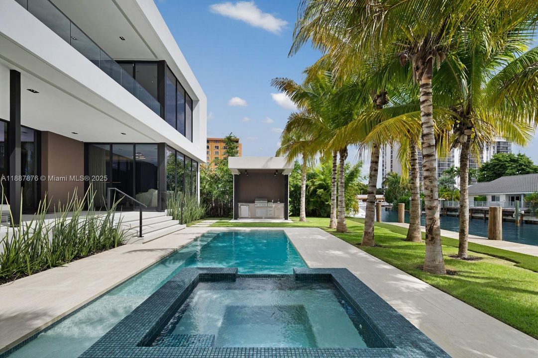 En Venta: $7,899,000 (6 camas, 5 baños, 4547 Pies cuadrados)