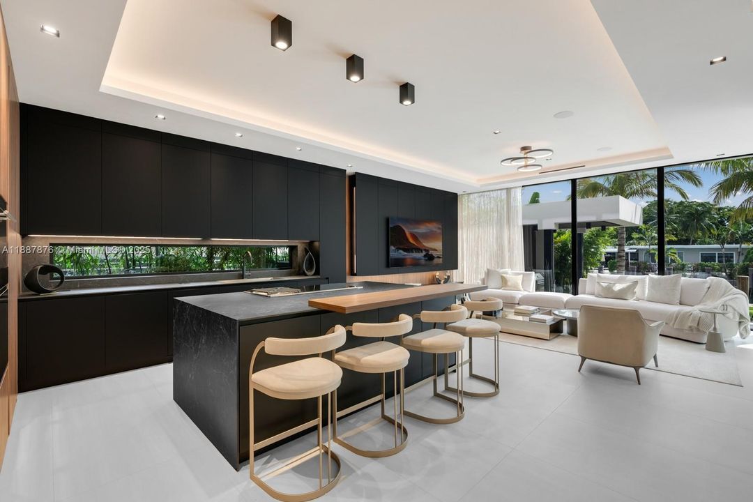 En Venta: $7,899,000 (6 camas, 5 baños, 4547 Pies cuadrados)