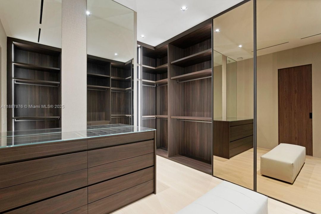 En Venta: $7,899,000 (6 camas, 5 baños, 4547 Pies cuadrados)