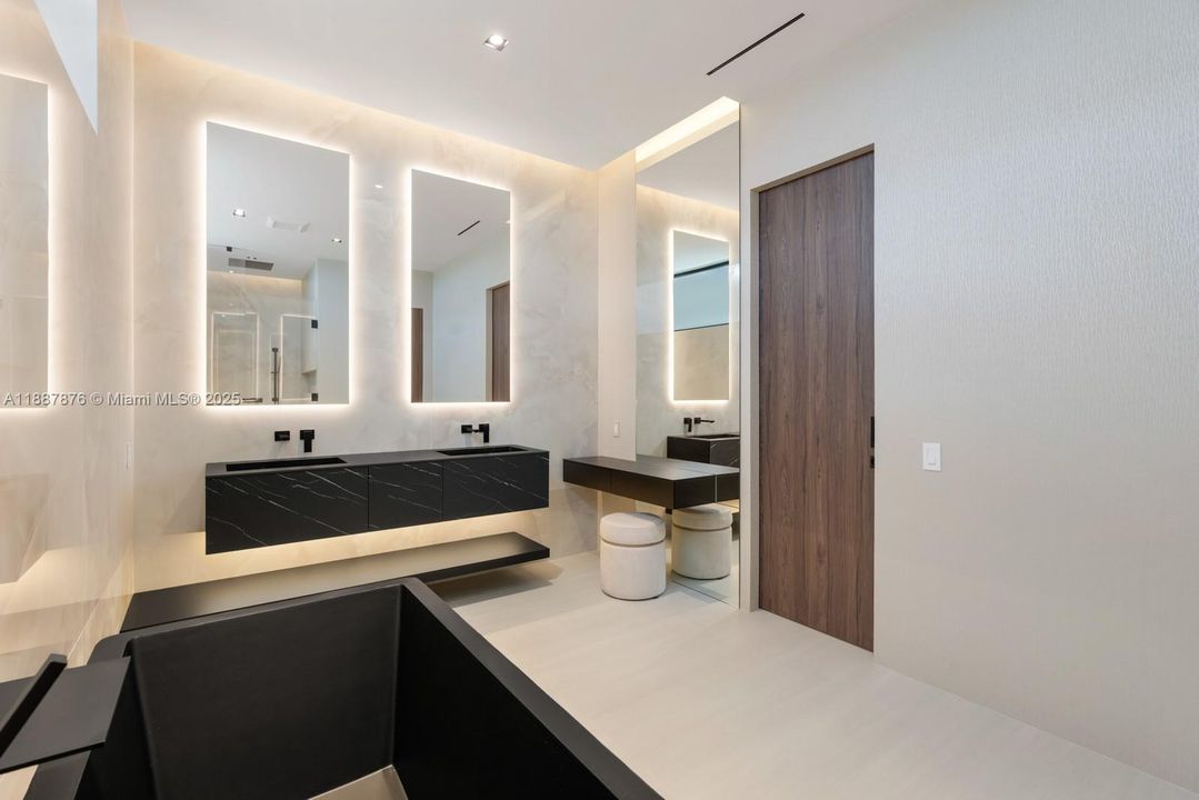 En Venta: $7,899,000 (6 camas, 5 baños, 4547 Pies cuadrados)