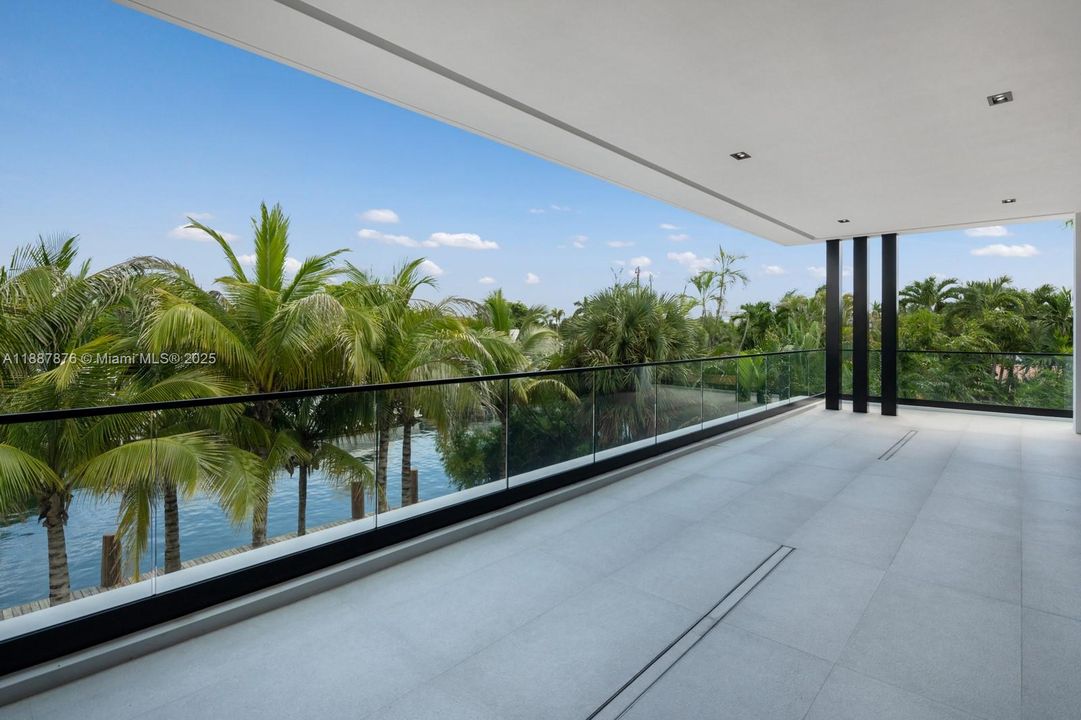 En Venta: $7,899,000 (6 camas, 5 baños, 4547 Pies cuadrados)