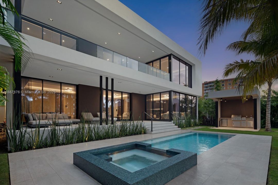 En Venta: $7,899,000 (6 camas, 5 baños, 4547 Pies cuadrados)