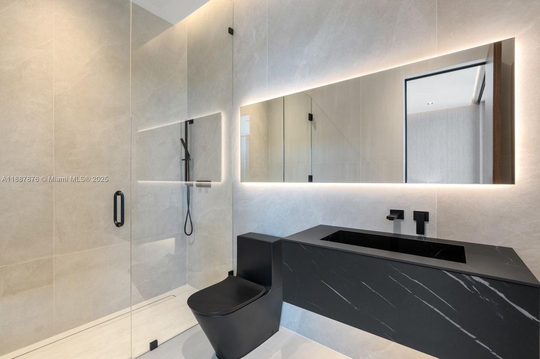 En Venta: $7,899,000 (6 camas, 5 baños, 4547 Pies cuadrados)