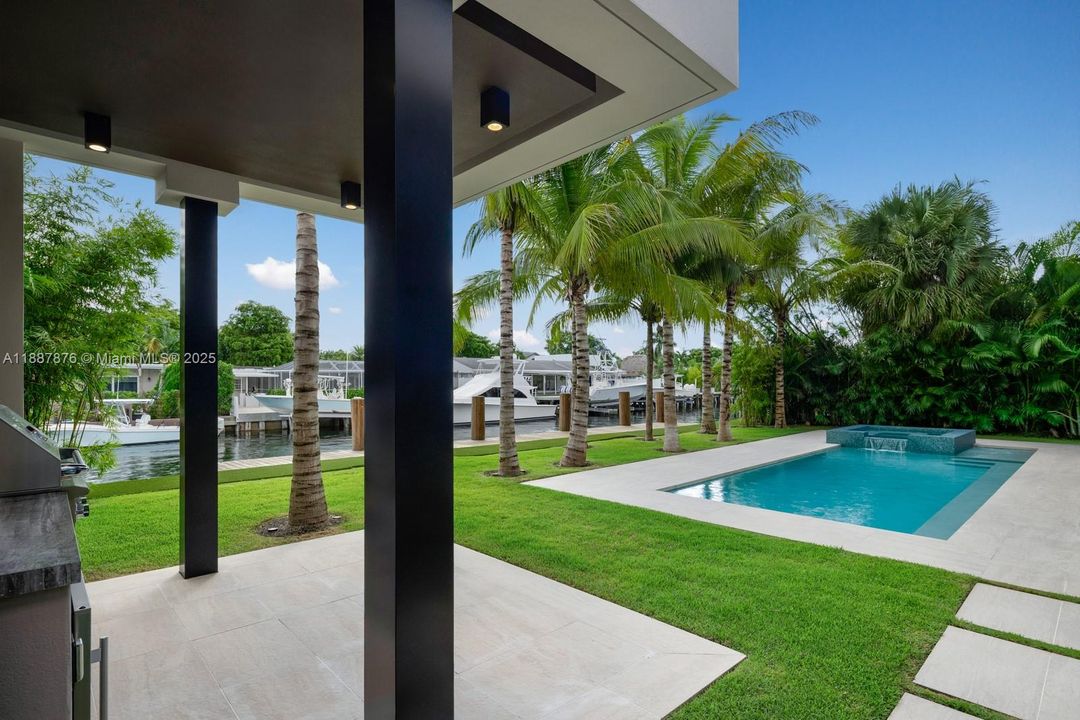 En Venta: $7,899,000 (6 camas, 5 baños, 4547 Pies cuadrados)