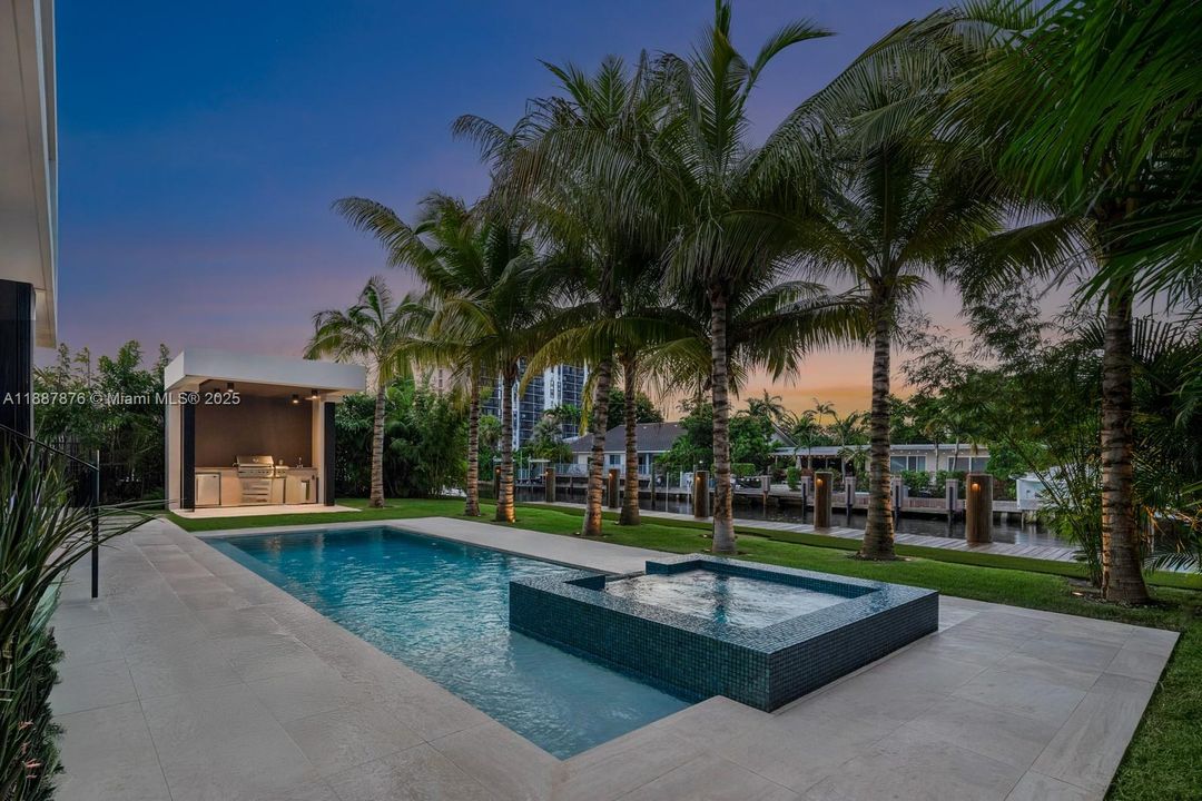 En Venta: $7,899,000 (6 camas, 5 baños, 4547 Pies cuadrados)