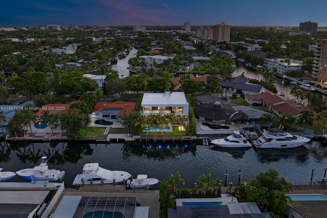 En Venta: $7,899,000 (6 camas, 5 baños, 4547 Pies cuadrados)