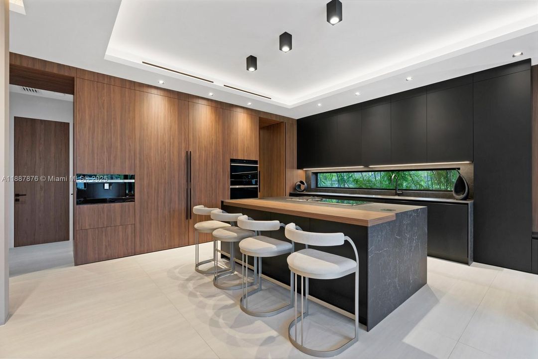 En Venta: $7,899,000 (6 camas, 5 baños, 4547 Pies cuadrados)