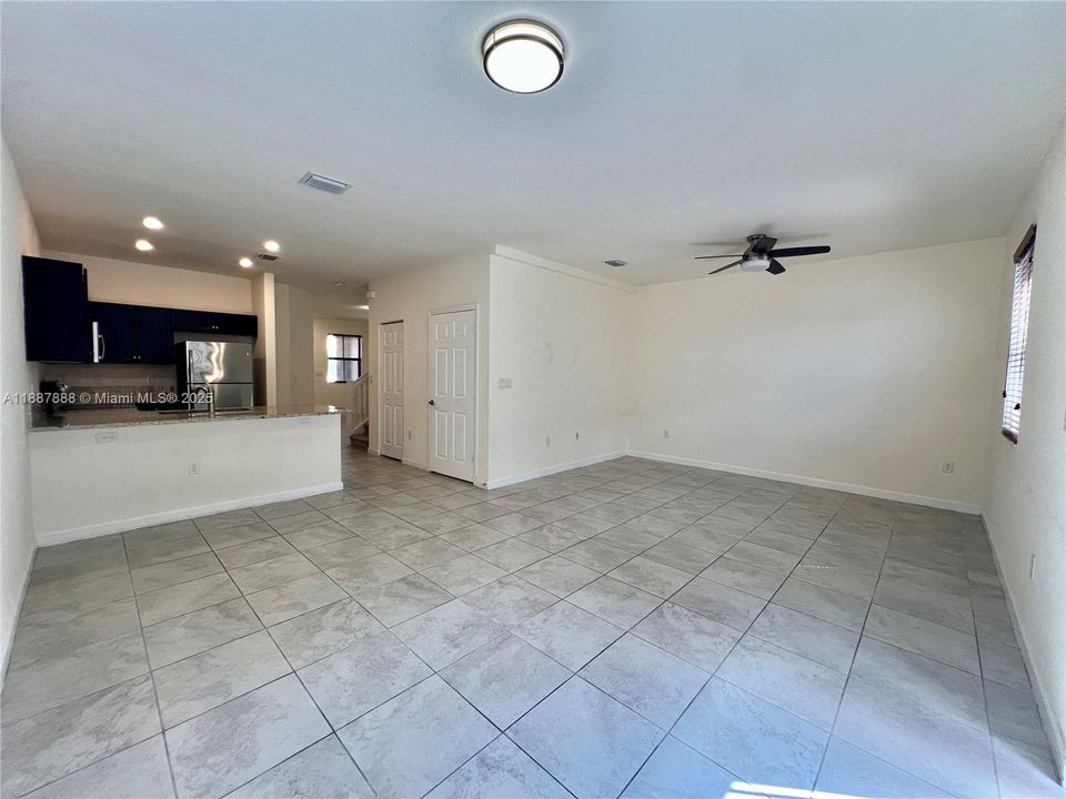 Недавно арендовано: $3,100 (3 спален, 3 ванн, 1822 Квадратных фут)