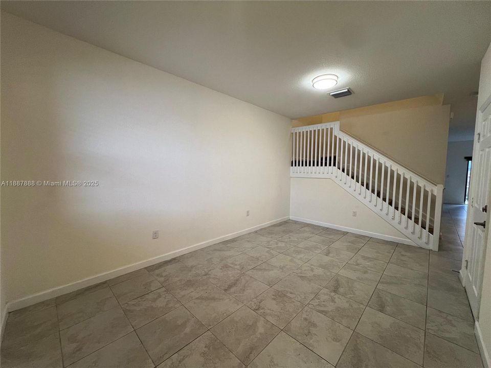 Недавно арендовано: $3,100 (3 спален, 3 ванн, 1822 Квадратных фут)