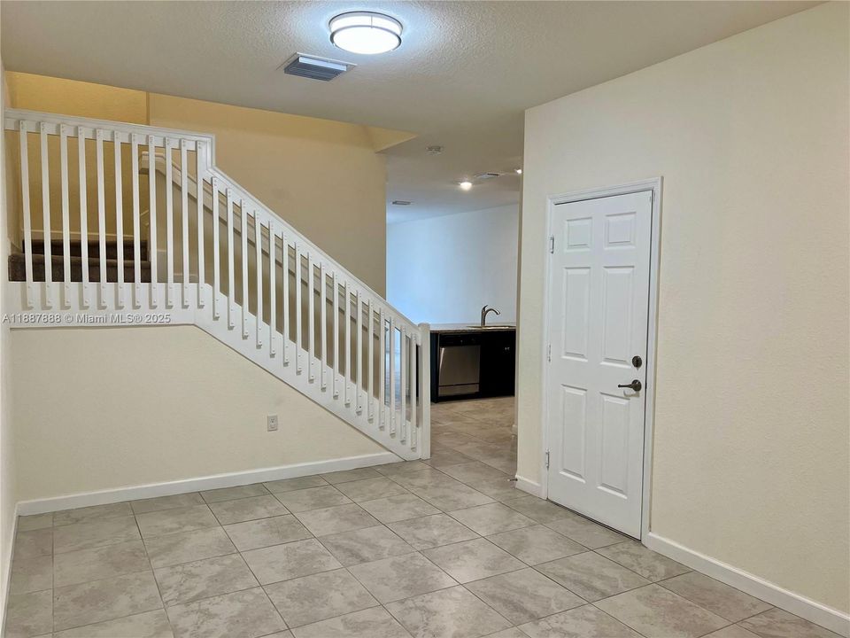 Недавно арендовано: $3,100 (3 спален, 3 ванн, 1822 Квадратных фут)