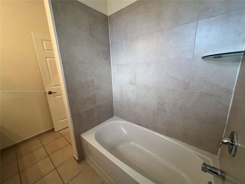 Недавно арендовано: $3,100 (3 спален, 3 ванн, 1822 Квадратных фут)