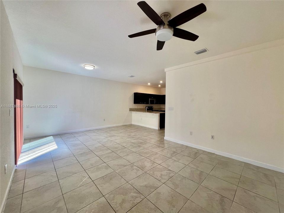 Недавно арендовано: $3,100 (3 спален, 3 ванн, 1822 Квадратных фут)