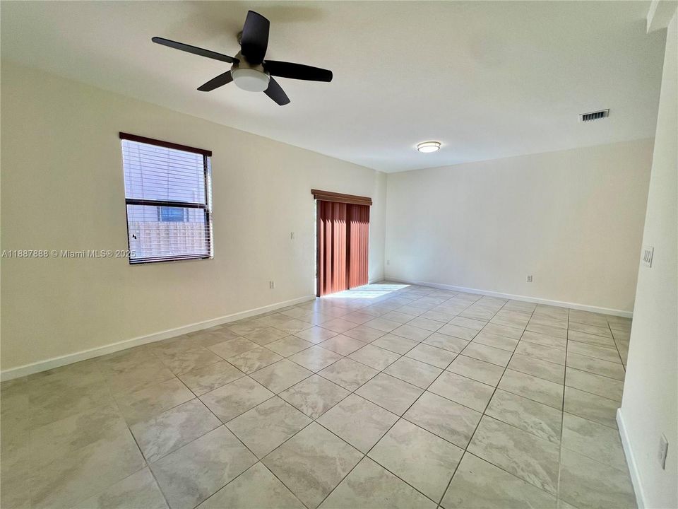 Недавно арендовано: $3,100 (3 спален, 3 ванн, 1822 Квадратных фут)