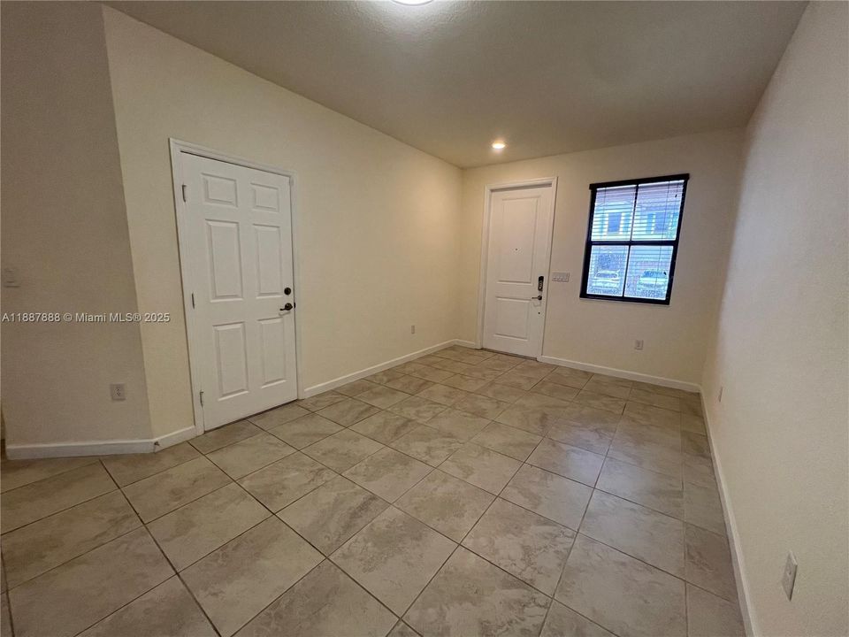 Недавно арендовано: $3,100 (3 спален, 3 ванн, 1822 Квадратных фут)