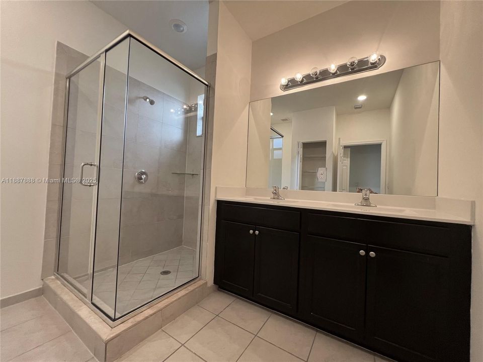 Недавно арендовано: $3,100 (3 спален, 3 ванн, 1822 Квадратных фут)