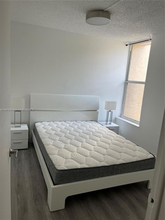 合同活跃: $2,000 (2 贝兹, 1 浴室, 1202 平方英尺)