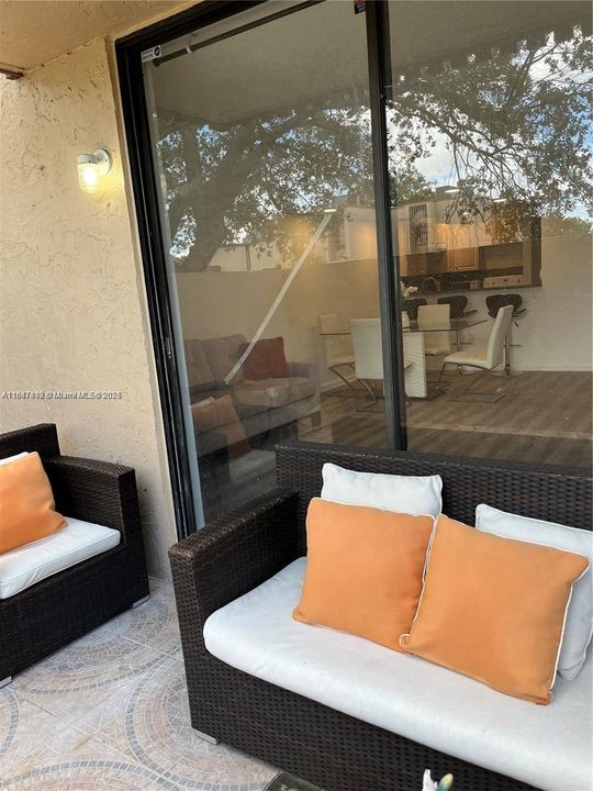 合同活跃: $2,000 (2 贝兹, 1 浴室, 1202 平方英尺)