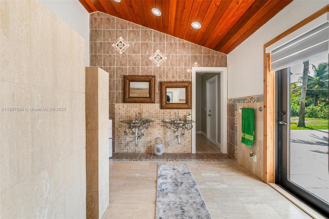 For Rent: $9,000 (5 beds, 4 baths, 3470 Square Feet)