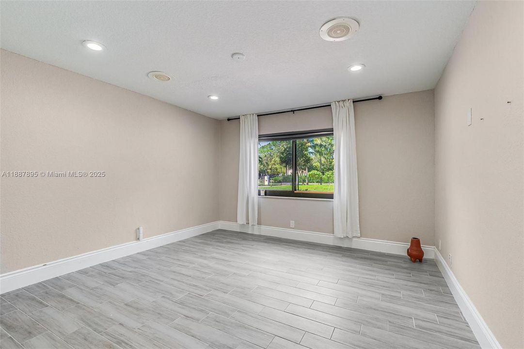 For Rent: $9,000 (5 beds, 4 baths, 3470 Square Feet)