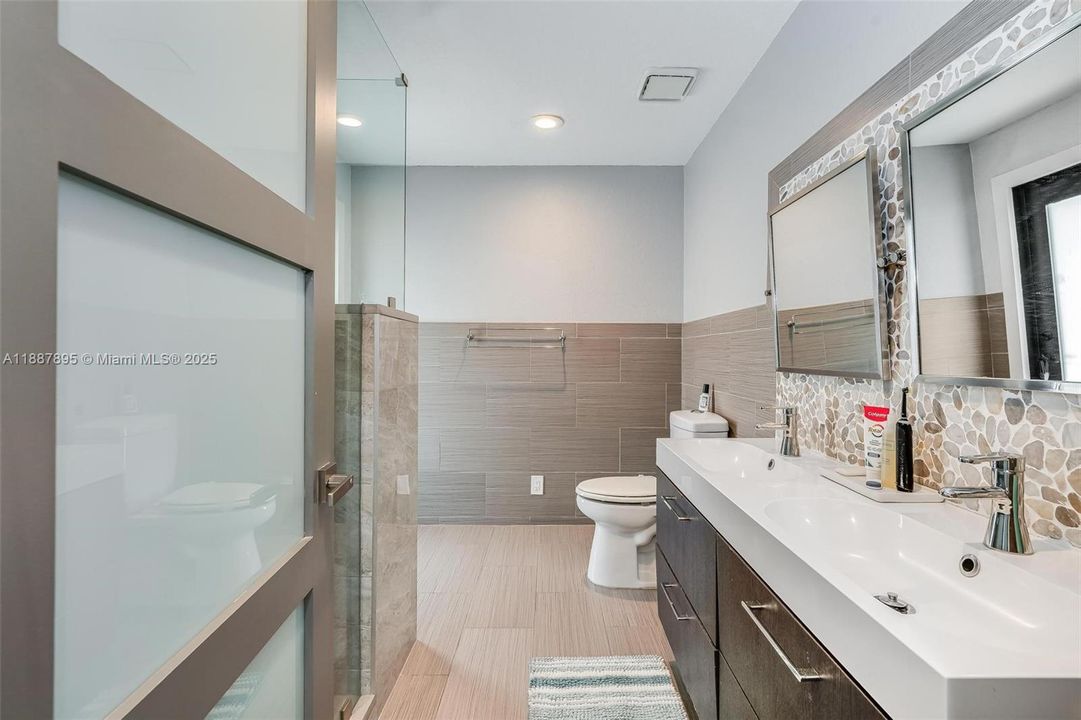 For Rent: $9,000 (5 beds, 4 baths, 3470 Square Feet)