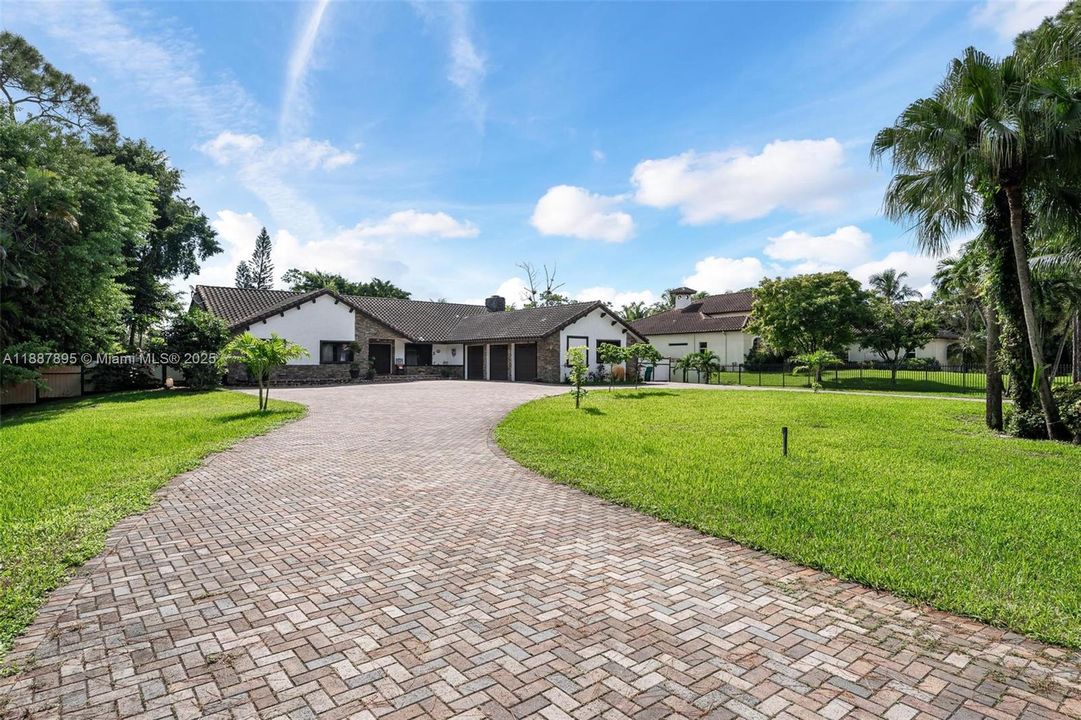 For Rent: $9,000 (5 beds, 4 baths, 3470 Square Feet)