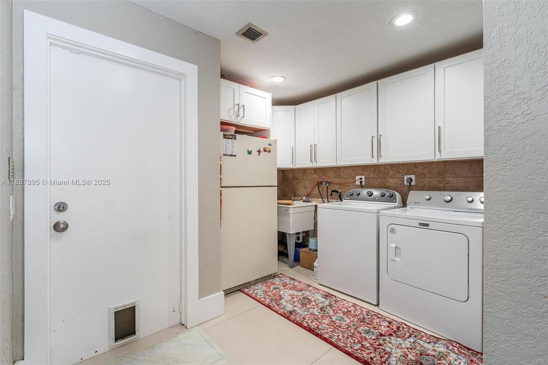 For Rent: $9,000 (5 beds, 4 baths, 3470 Square Feet)