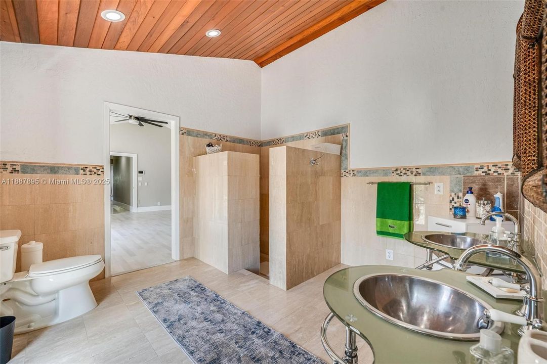 For Rent: $9,000 (5 beds, 4 baths, 3470 Square Feet)