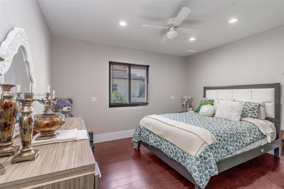 For Rent: $9,000 (5 beds, 4 baths, 3470 Square Feet)