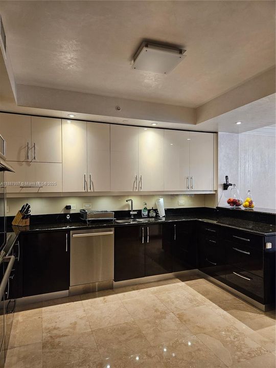 For Sale: $2,375,000 (3 beds, 3 baths, 3274 Square Feet)