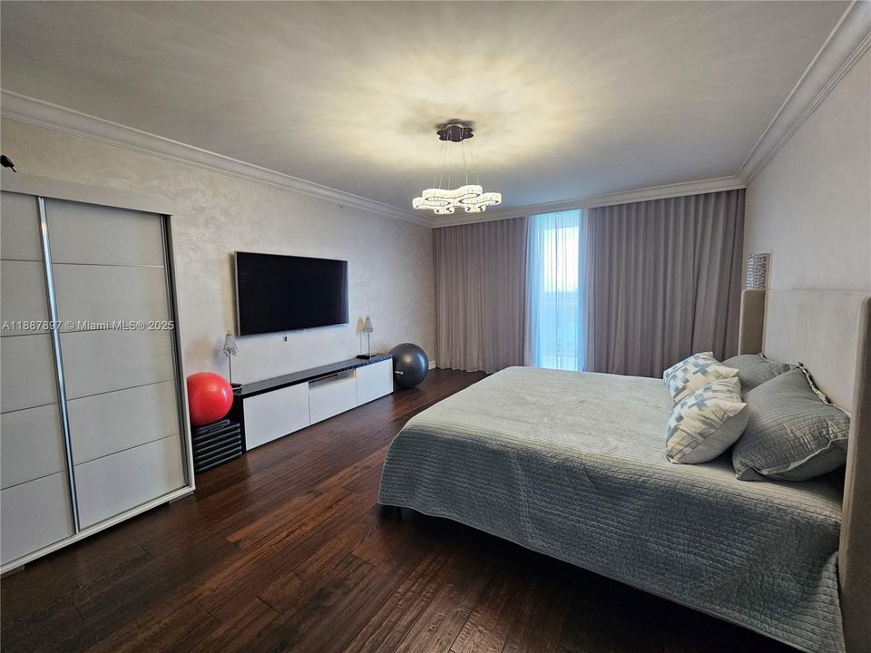 For Sale: $2,375,000 (3 beds, 3 baths, 3274 Square Feet)